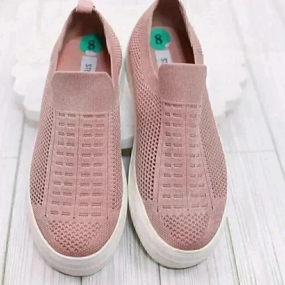 Steve Madden Daray Size 8 Rose Gold fabric upper sneaker